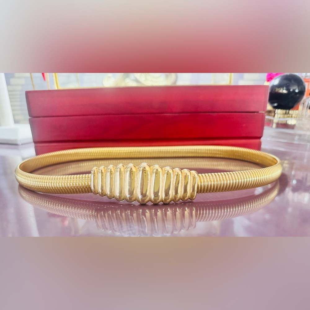 Vintage Rare Signed Gold Tone Stretchy Belt